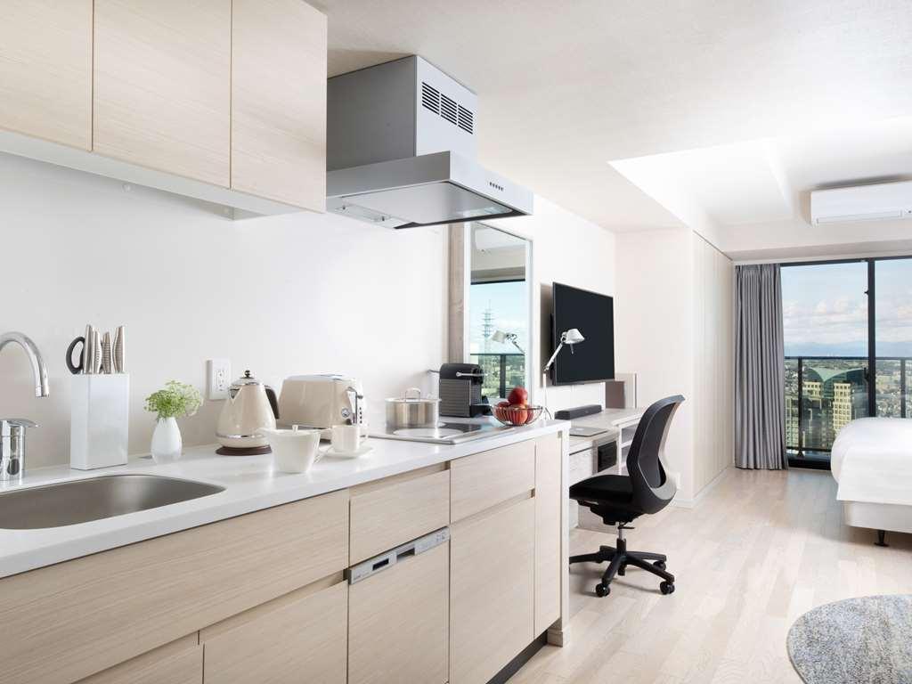 Oakwood Suites Yokohama Yokohama  Habitación foto A typical studio apartment