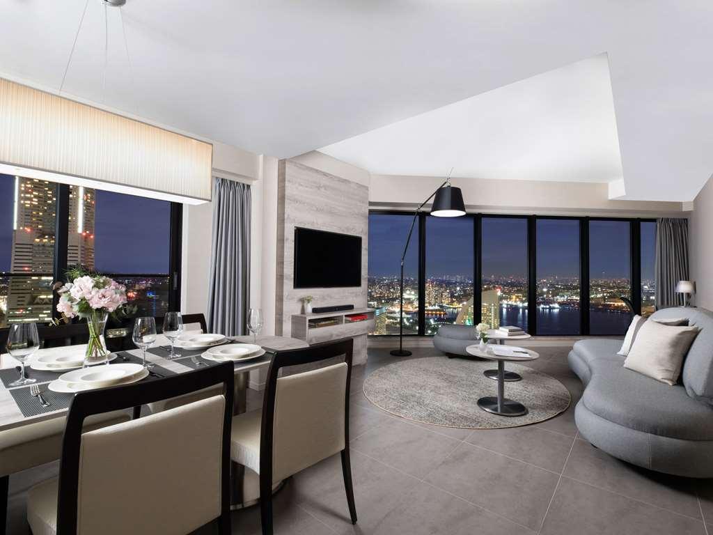 Oakwood Suites Yokohama Yokohama  Habitación foto A suite at The Ritz-Carlton, Tokyo